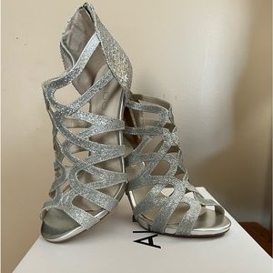 Aldo silver heels size 7.5 4.5 inch heel